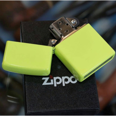 Запальничка Zippo Neon Yellow Lighter 28887