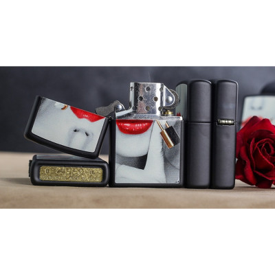 Запальничка Zippo (Зіппо) Locked Lips 29089